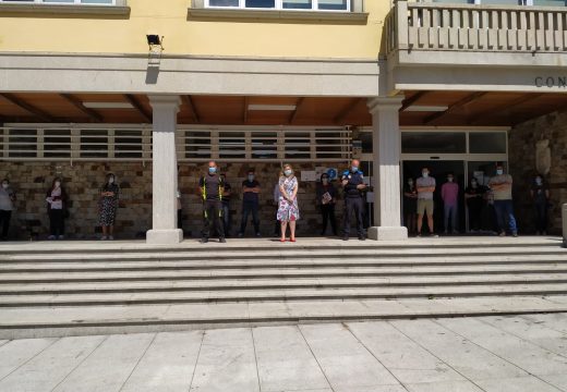 Minuto de silencio polos falecidos por covid-19 en Vimianzo