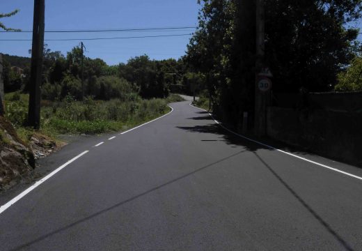 Concluídas as obras de reposición do pavimento asfáltico na estrada da Perdigoteira en Artes