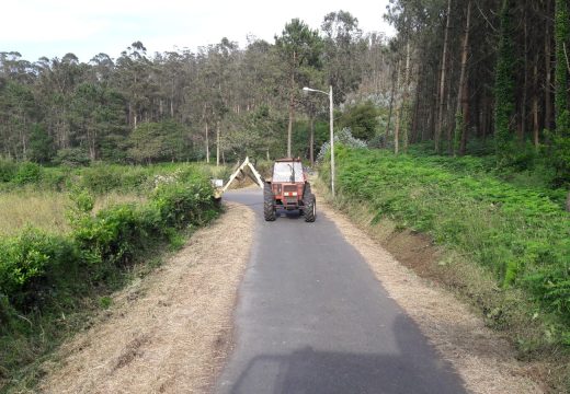 Malpica intensifica os traballos de limpeza e desbroce ao longo de todo o termo municipal