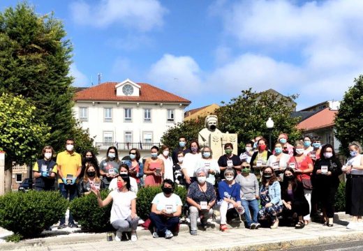 Recoñecemento ás 50 voluntarias que coseron as 15.000 máscaras en Camariñas