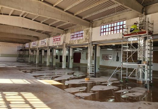 O alcalde de Noia comproba o bo ritmo das obras na lonxa do Testal, que estarán listas para o inicio da campaña marisqueira