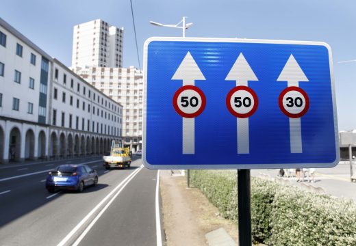 O Paseo Marítimo xa ten un carril 30 desde a fonte dos Surfistas até As Escravas