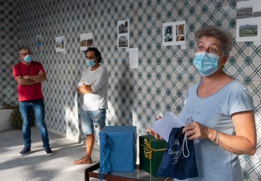 Entregados en San Sadurniño os agasallos da exposición “Pegadas dun pasado”