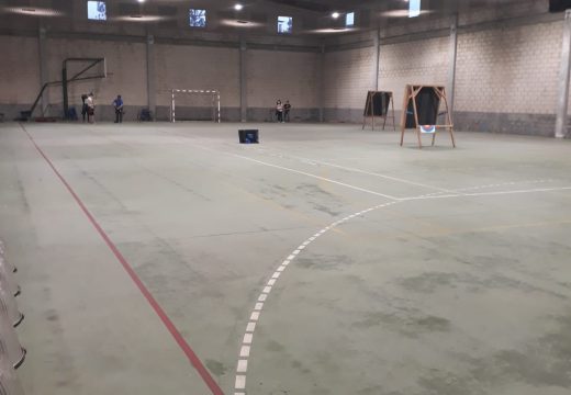 Efectuada a instalación de luminarias LED no polideportivo da Tomada