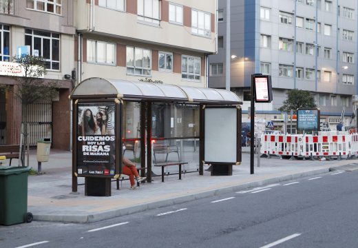 Mobilidade instala unha parada para buses escolares na contorna do novo centro escolar de Novo Mesoiro