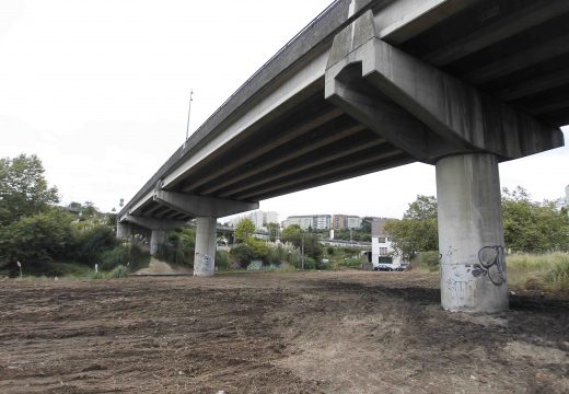 O concello comeza as obras para habilitar un aparcadoiro provisional en Casabranca