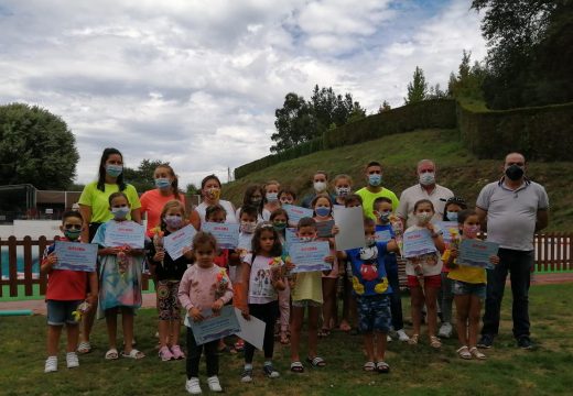 Un total de 37 persoas participaron nos cursos de natación do Concello de Frades