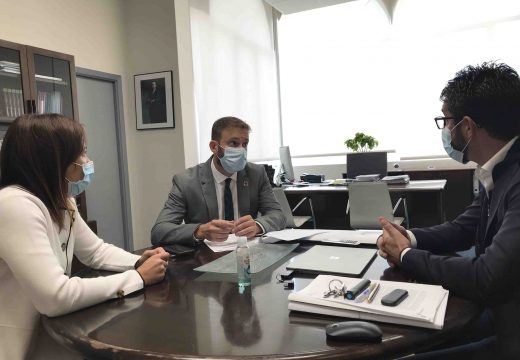 O delegado territorial da Xunta, Gonzalo Trenor, realiza unha visita institucional a Porto do Son