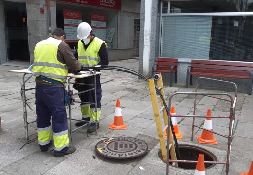 O Concello de Padrón colaborou con dúas empresas de telefonía para instalar fibra óptica no centro e nas zonas rurais