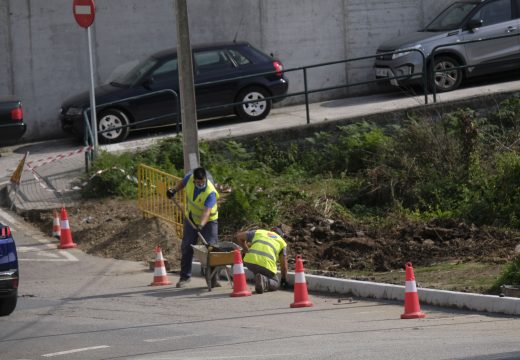 Iniciadas as obras para dotación de 60 novos metros de beirarrúas ao barrio de Abesadas xunta á rotonda da Poutada