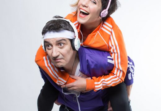 O auditorio da Casa da Cultura de Lousame acollerá este domingo a comedia “Running”, da compañía De Ste Xeito