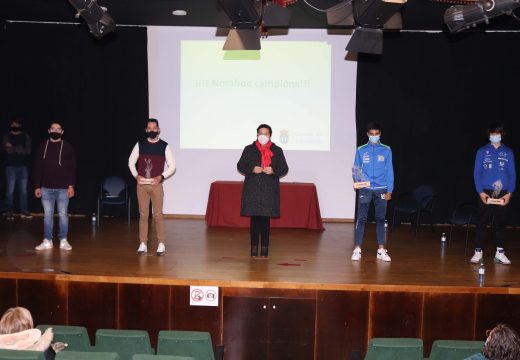 O Concello de Lousame homenaxea a Marcos Mayo, Roi Jorge Vázquez e Iago Carou Moledo polos seus recentes éxitos deportivos