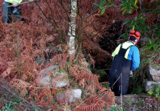 A Xunta executa traballos de conservación e limpeza nos treitos interurbanos do rego dos pulpos no concello de Ponteceso