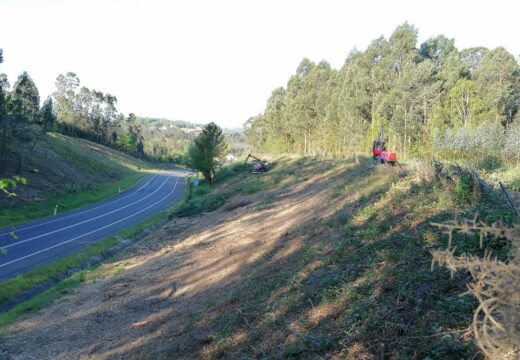 A Xunta continúa a vindeira semana cos traballos de roza e limpeza nas estradas de titularidade autonómica das provincias de Coruña, de Ourense e de Pontevedra