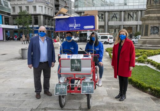 Diana Cabanas colabora no reparto de máscaras personalizadas da Asociación Zona Comercial Obelisco