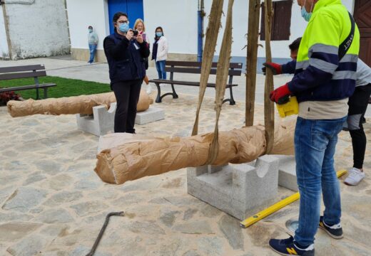 O Concello instala no paseo marítimo de Camariñas dous dos canóns do Castelo de Soberano restaurados