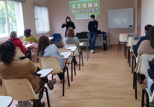 A Casa da Cultura de Camporrapado acolleu unha charla sobre o abuso das novas tecnoloxías