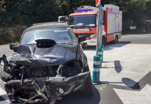 O GES de Brión asiste nunha colisión cunha persoa ferida entre un coche e un camión á altura de Portanxil (Ames)