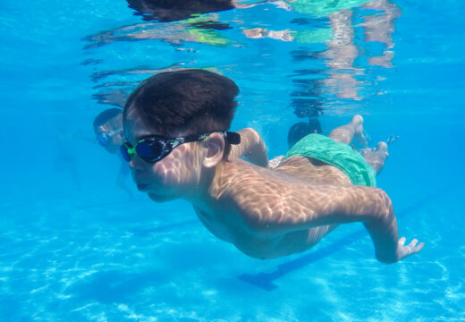 San Sadurniño abre a piscina o día 24 dándolle preferencia á veciñanza no acceso aos abonos