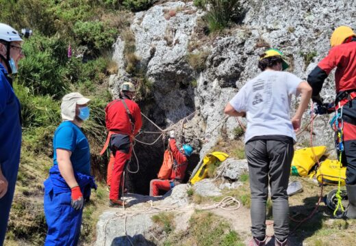 Retirados 1.283 quilos de materiais da sima do Pico Sacro