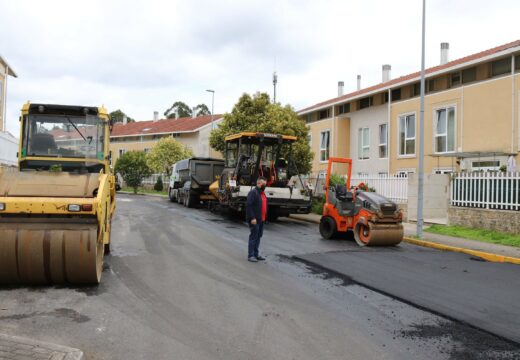 O Concello de Brión inviste 750.000 euros no aglomerado en quente de tres urbanizacións e doutras sete estradas municipais