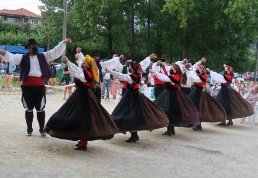 O ciclo da Xunta “Danza 3” intensifícase en agosot con sete actuación de Cantigas e Agarimos, o Fiadeiro e Xacarandaina