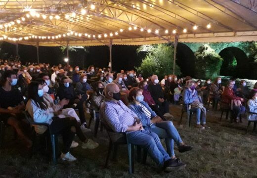 A Noite Velada volveu a encher de luz o campo do río de Ponte Ledesma en Boqueixón