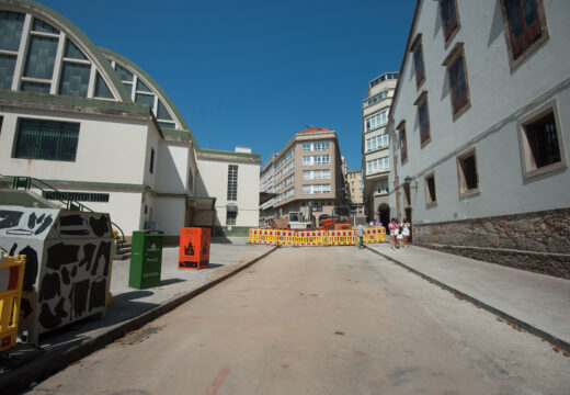 O Concello modifica o tráfico no mercado de San Agustín para avanzar nas obras da súa contorna