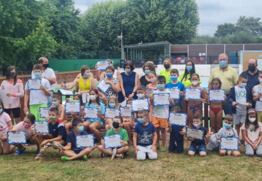 Un total de 57 persoas participaron nos cursos de natación do Concello de Frades