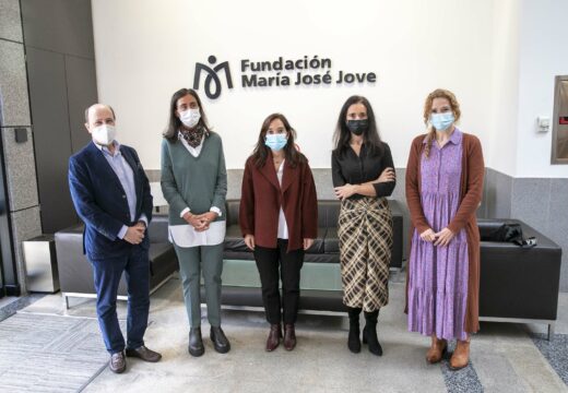 A alcaldesa Inés Rey visita a Fundación María José Jove para avaliar o funcionamento do programa Aliad@s