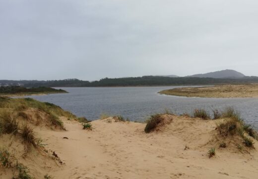 A Xunta procede a abrir a lagoa da Frouxeira en Valdoviño para evitar inundacións