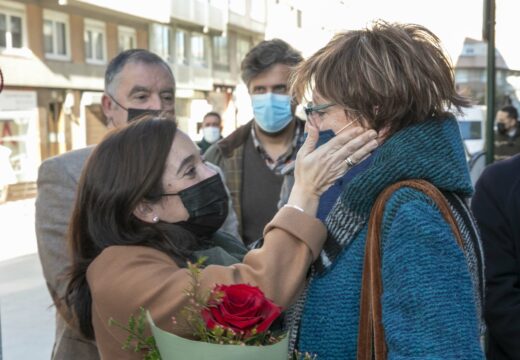 O Concello culmina a reforma integral da rúa Rafael Bárez coa instalación dun monumento en homenaxe ao histórico avogado laboralista e exconcelleiro