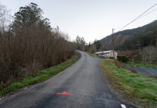 O Concello de San Sadurniño completará nestes días a mellora do acceso oeste ao castelo de Naraío