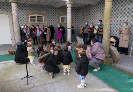 San Sadurniño homenaxea a Rosalía con música e unha lectura colectiva dos seus poemas