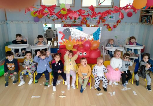 Os meniños do PAI de Lousame celebraron o tradicional enterro da sardiña