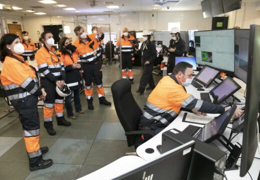 Inés Rey visita a refinaría de Repsol e constata os avances cara a un modelo enerxético descarbonizado nas instalacións