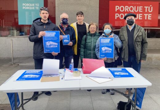 O BNG recolleu sinaturas en Ribeira para mellorar o transporte público na Barbanza