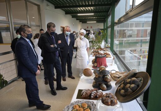 Román Rodríguez pon aos alumnos do máster de FP de Panadería e Bolaría do CIFP Paseo das Pontes como exemplo de calidade da FP Galega