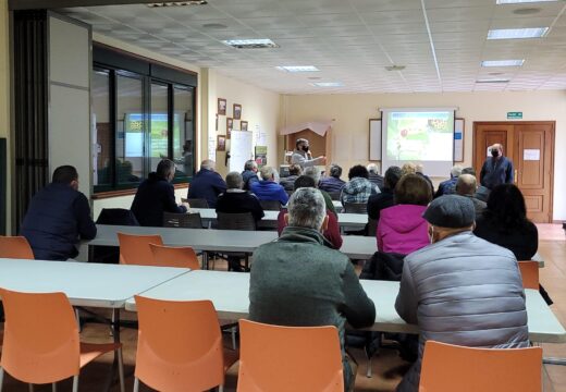 O Concello de Frades inicia un curso de sulfatos ecolóxicos con 16 participantes