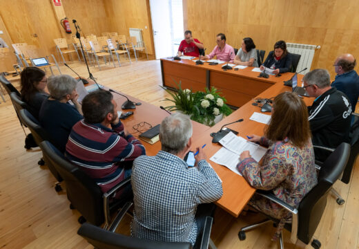 O pleno de San Sadurniño aproba as bases das bolsas escolares, que este ano poderán chegar a máis familias