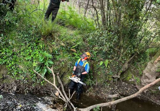 A Xunta realiza traballos de conservación e limpeza nos treitos interurb anos do río Anllóns no concello de Cabana de Bergantiños