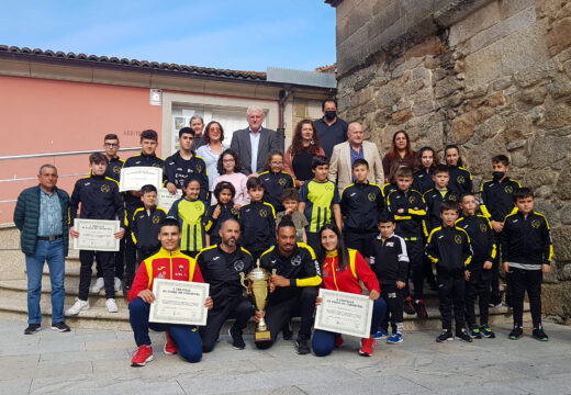 Deportistas do Club Kempo Pobra foron recibidos no Concello tralo seu paso polos campionatos de Portugal e Túnez