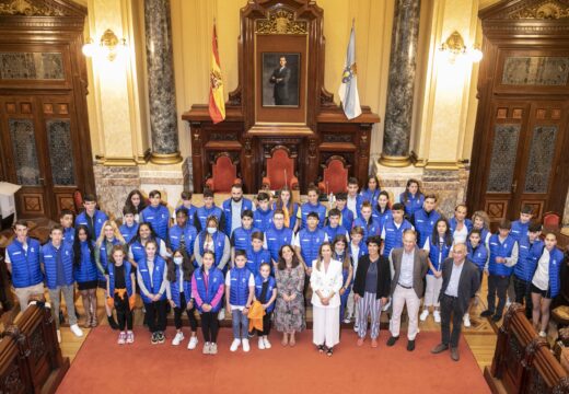 Inés Rey recibe aos deportistas perceptores das bolsas municipais polo seu alto rendemento