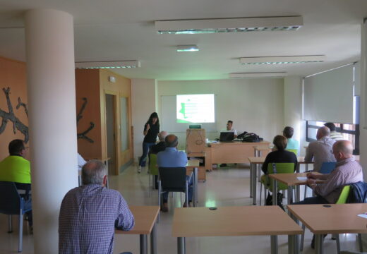 15 larachenses participa no curso sobre a planificación das plantacións de castiñeiro de froito