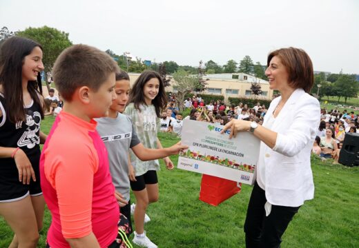 Ángeles Vázquez agradece á comunidade escolar o seu compromiso coa educación ambiental