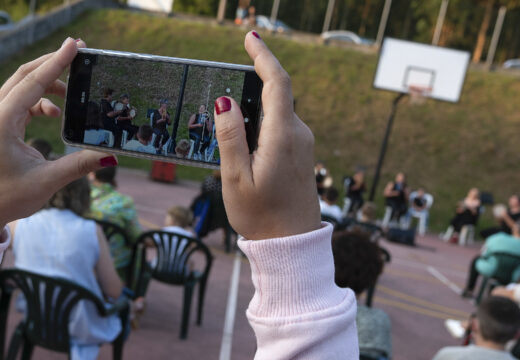 San Sadurniño despide temporada das escolas culturais cunha foliada na área recreativa da piscina