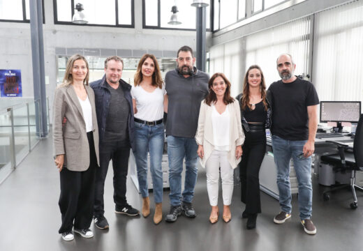 Inés Rey visita o set de ‘Hasta el cielo’, serie rodada en diversas localizacións da cidade e que se estreará en Netflix o próximo ano