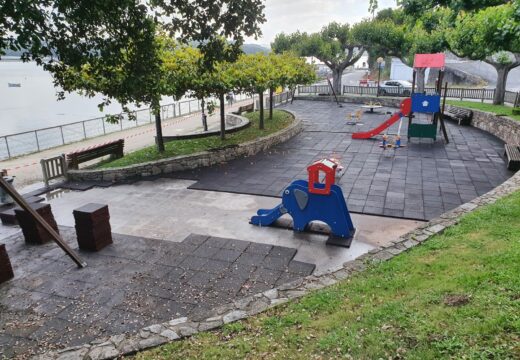 O Concello de Miño inicia os traballos de mantemento de 7 parques infantís