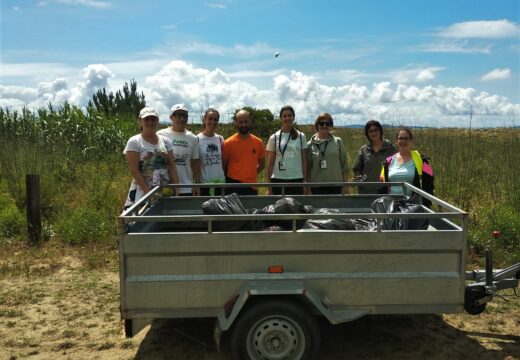 Recollidos 186 quilogramos de lixo na acción medioambiental desenvolvida na praia da Corna