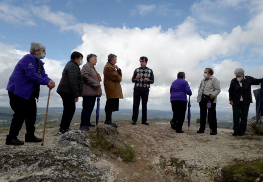 Visita ao Pico Sacro de veciñas do Programa de Prevención da Dependencia de Boqueixón